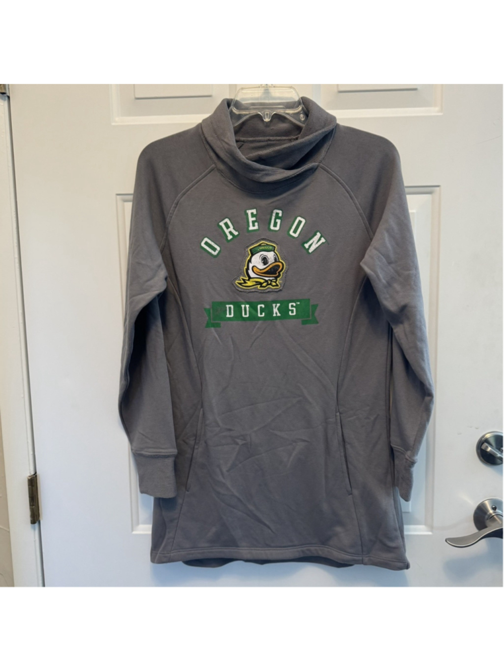 Box Seat Clothing Women's M Oregon Ducks Funnel Neck Pullover Sweatshirt Gray